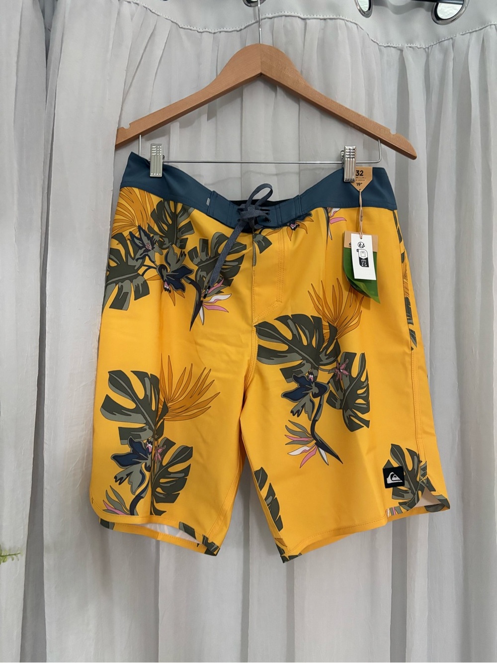 Quiksilver Yellow Tropical Leaf Men's Board Shorts NWT